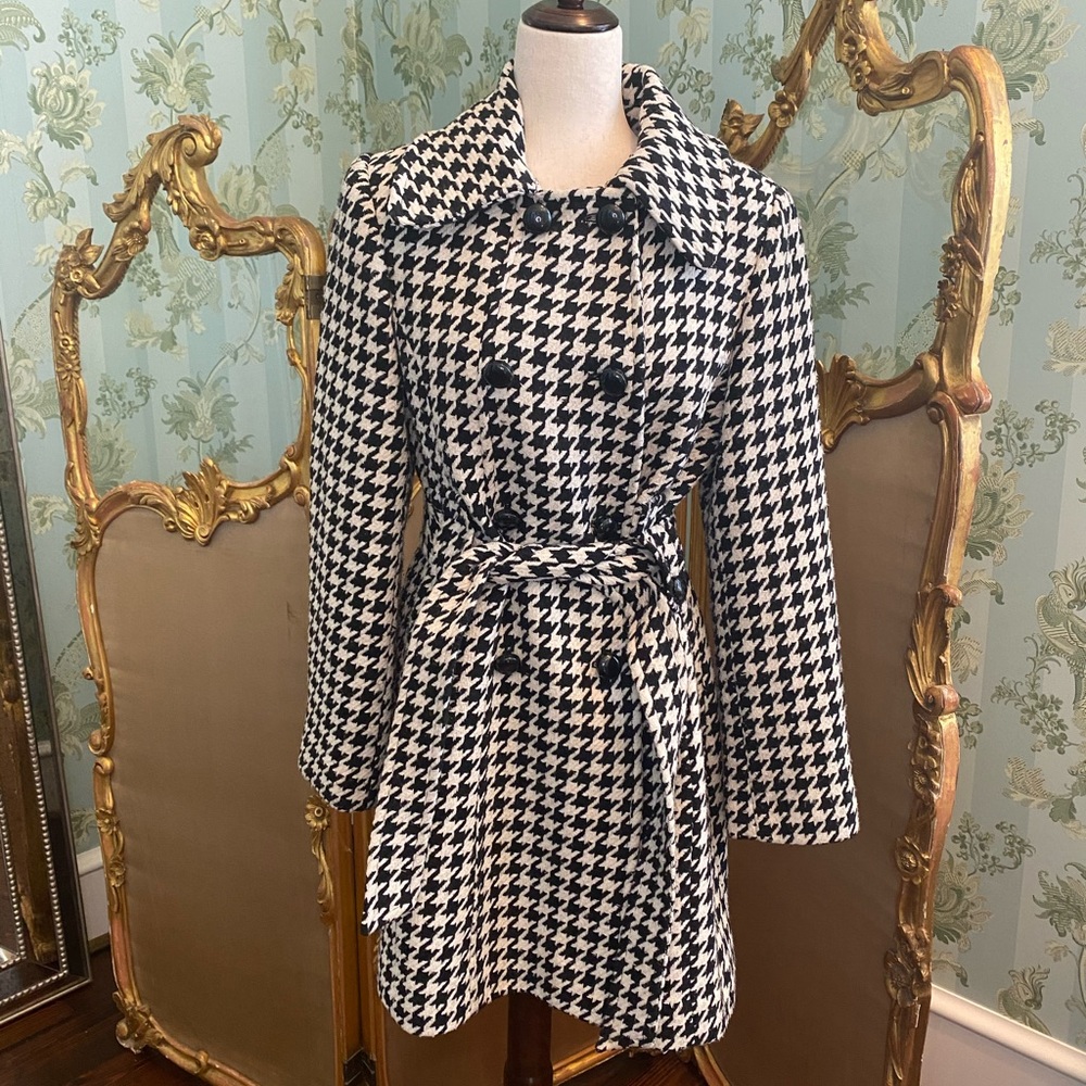 Houndstooth Wool Textured Trench Coat; Size 8